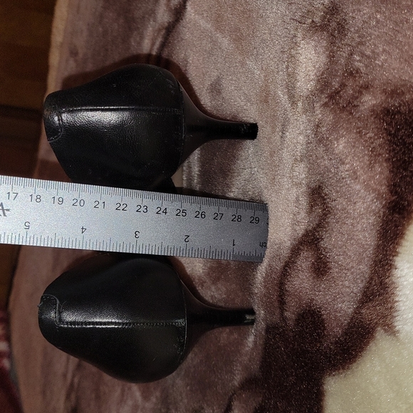 Coach Pointy Toe Heels - Picture 3 of 6